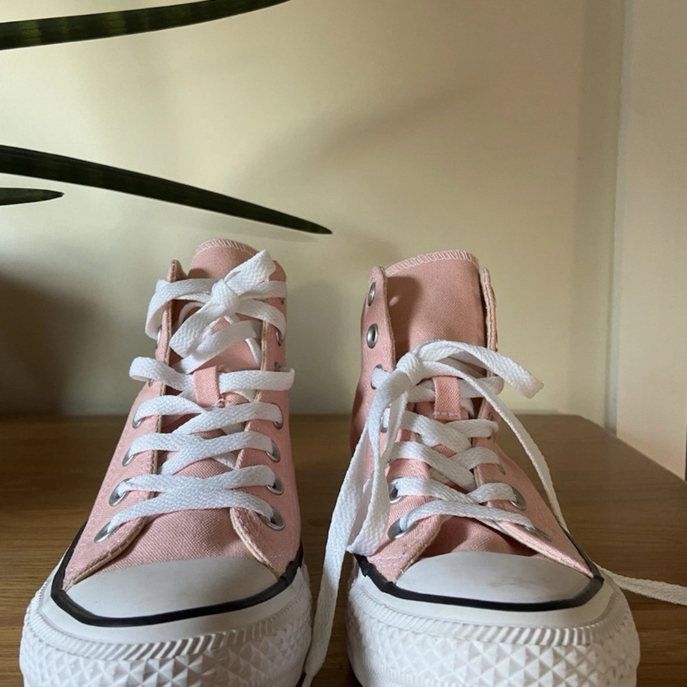 Converse Light Pink High-Top Sneakers - Women’s Size 6 - Picture 5 of 15